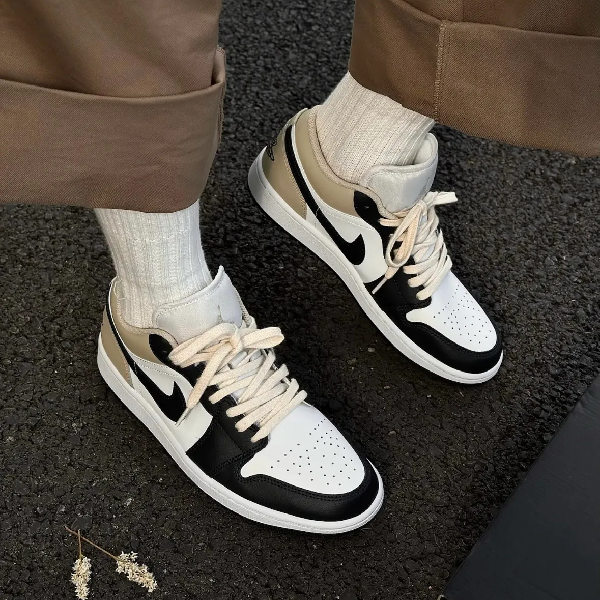 Кроссовки женские Nike Air Jordan 1 Low White Rattan Off-Noir 553560-153