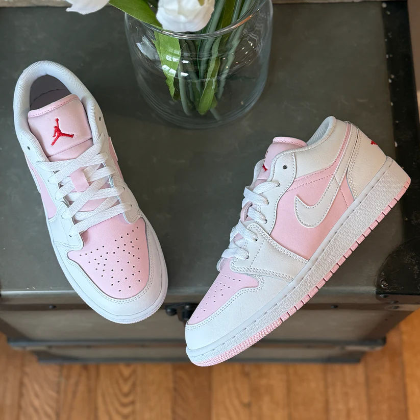 Кроссовки женские Nike Air Jordan 1 Low 553560-608