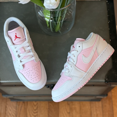 Кроссовки женские Nike Air Jordan 1 Low 553560-608