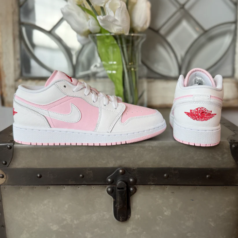 Кроссовки женские Nike Air Jordan 1 Low 553560-608