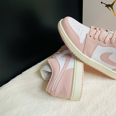 Кроссовки женские Nike Air Jordan 1 Low DC0774-162