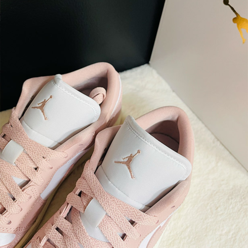 Кроссовки женские Nike Air Jordan 1 Low DC0774-162