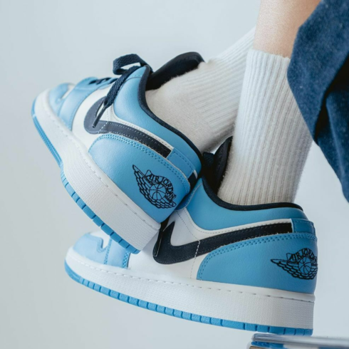 Кроссовки женские Nike Air Jordan 1 Low ‘UNC’ 553560-144