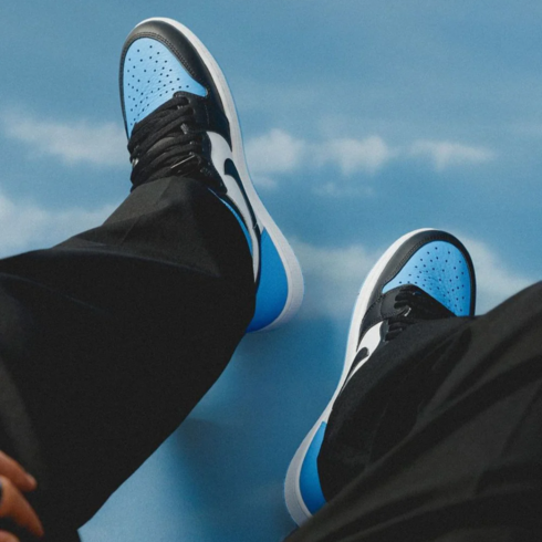 Кроссовки мужские Air Jordan 1 Retro High OG 'UNC Toe' DZ5485-400