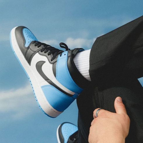 Кроссовки мужские Air Jordan 1 Retro High OG 'UNC Toe' DZ5485-400