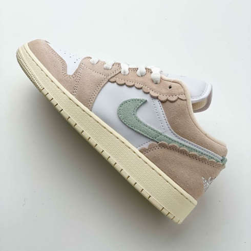 Кроссовки женские Air Jordan 1 Low SE DZ5356-800