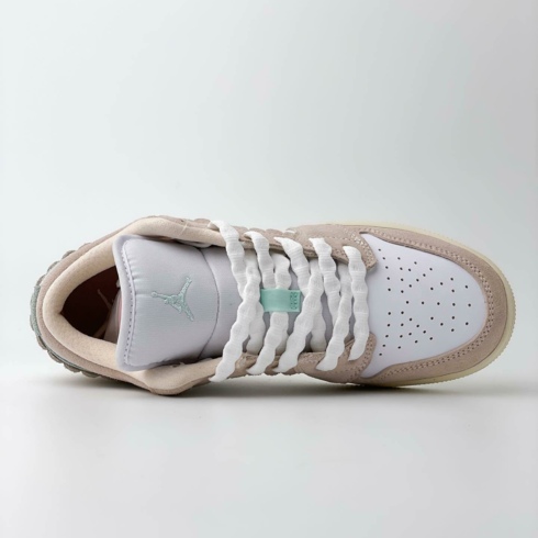 Кроссовки женские Air Jordan 1 Low SE DZ5356-800