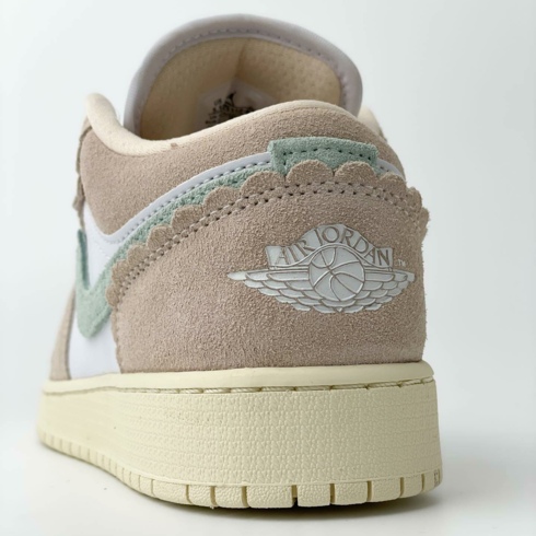 Кроссовки женские Air Jordan 1 Low SE DZ5356-800